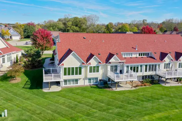 4033 S Fohr Dr, New Berlin, WI 53151