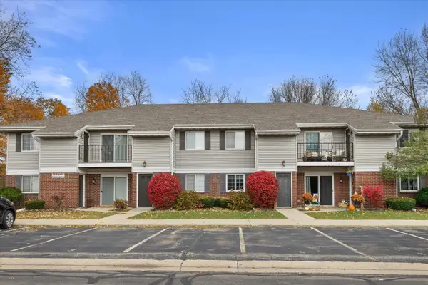 N110W17158 Ashbury Ln, Germantown, WI 53022