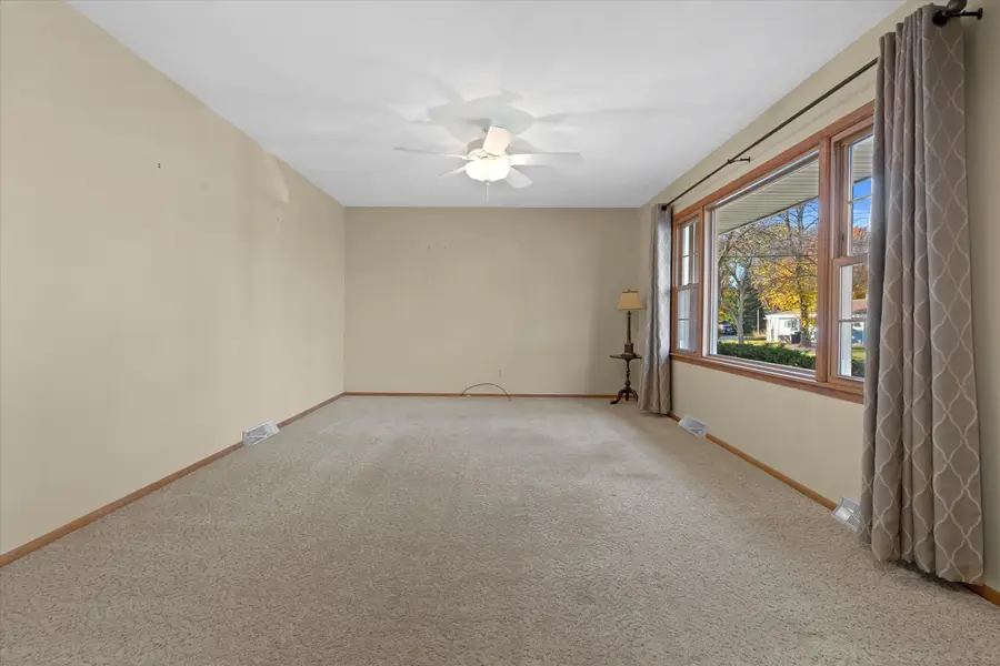 9409 W Wilbur Ave, Milwaukee, WI 53228 - Image #2