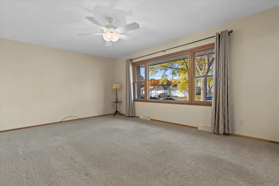 9409 W Wilbur Ave, Milwaukee, WI 53228 - Image #3