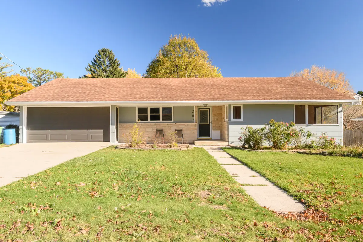 202 East Ave, Iron Ridge, WI 53035 - Image #1