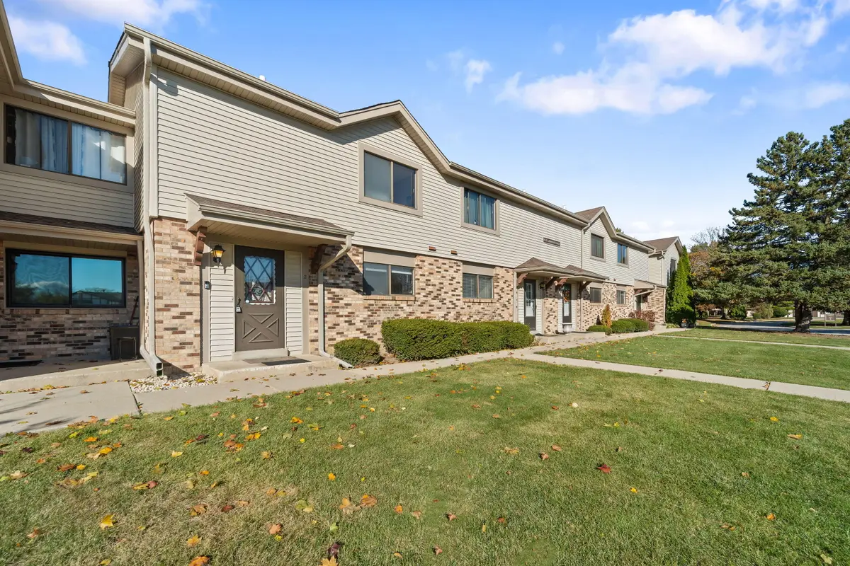 5742 Cambridge Cir, Mount Pleasant, WI 53406 - Image #1