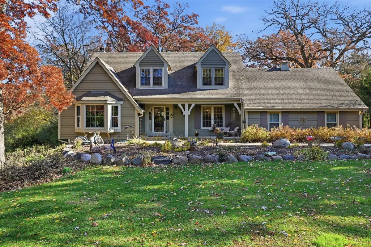 1010 S Wayfare Trl, Summit, WI 53066 - Image #1