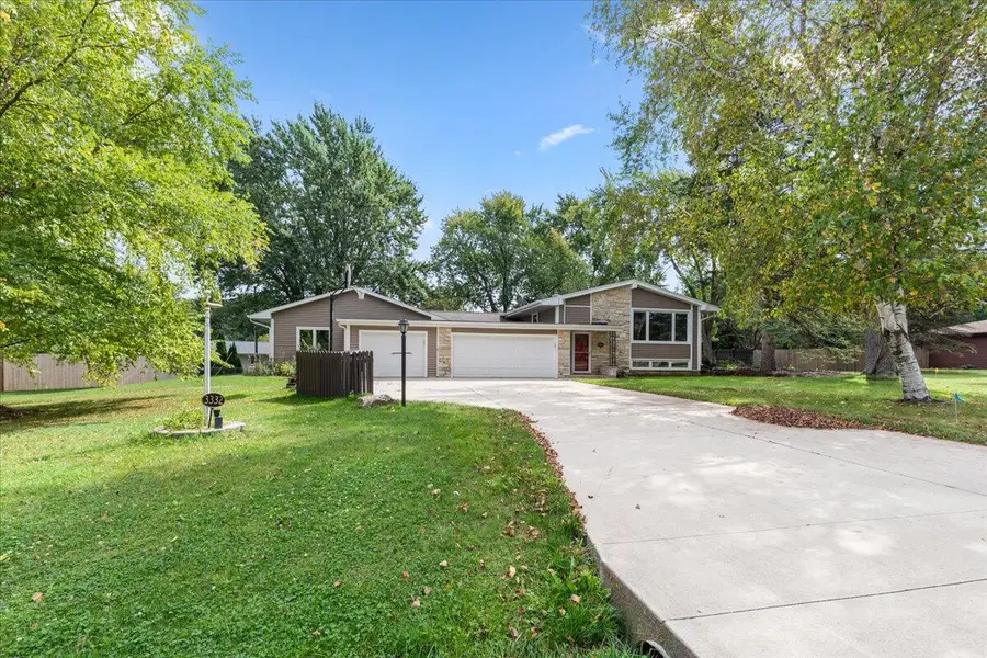 3332 S El Sirroco Dr, New Berlin, WI 53151 - Image #2