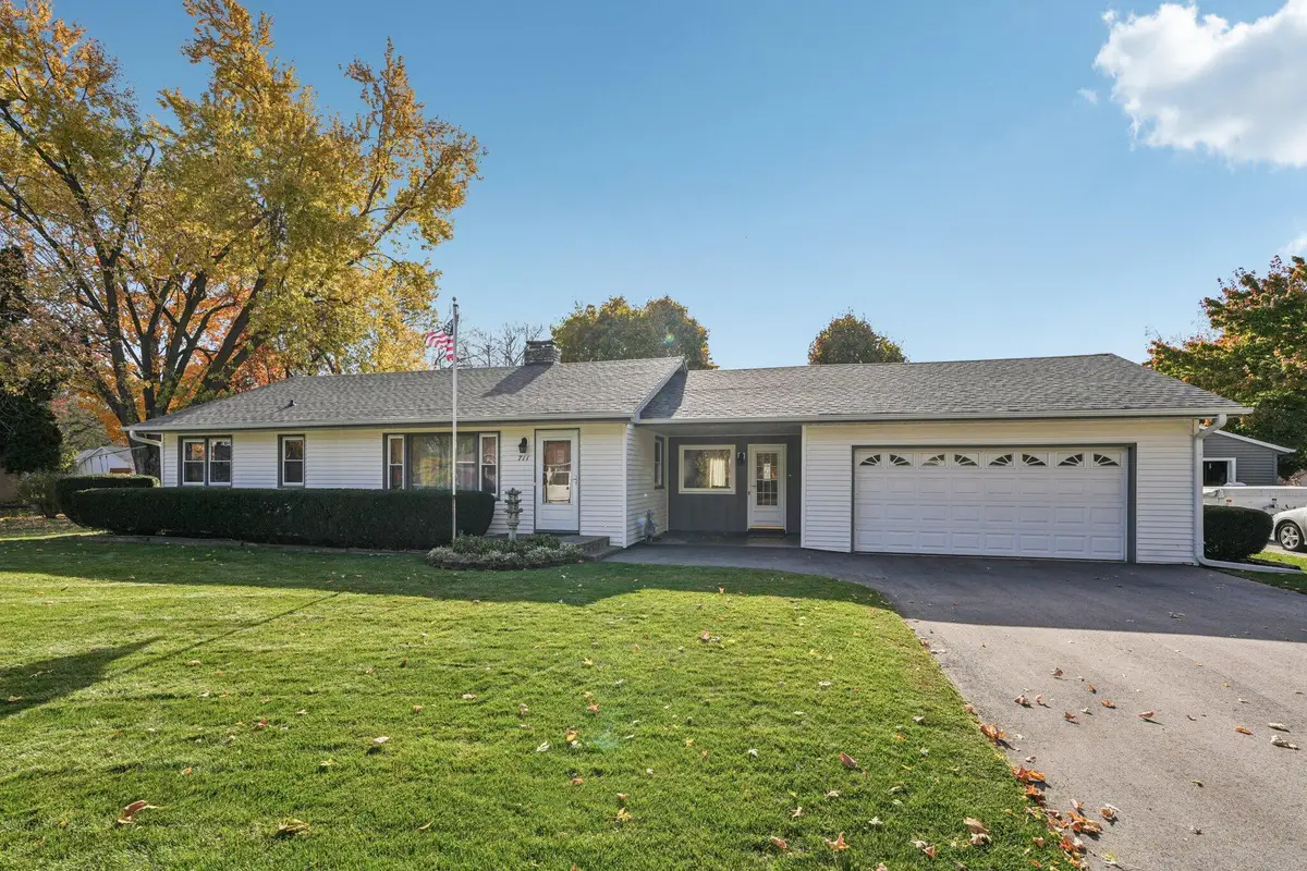 711 Lisbon Rd, Oconomowoc, WI 53066 - Image #1