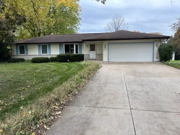 W154N10077 Moonlite Dr, Germantown, WI 53022