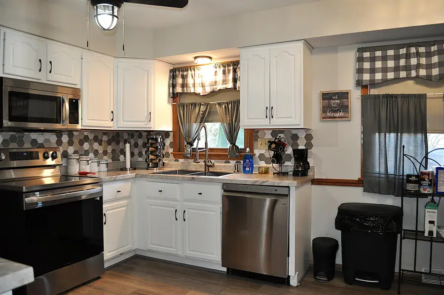 W154N10077 Moonlite Dr, Germantown, WI 53022 - Image #2