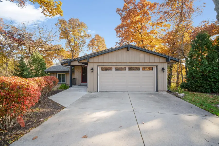 282 Hickory Ct, Hartland, WI 53029 - Image #3