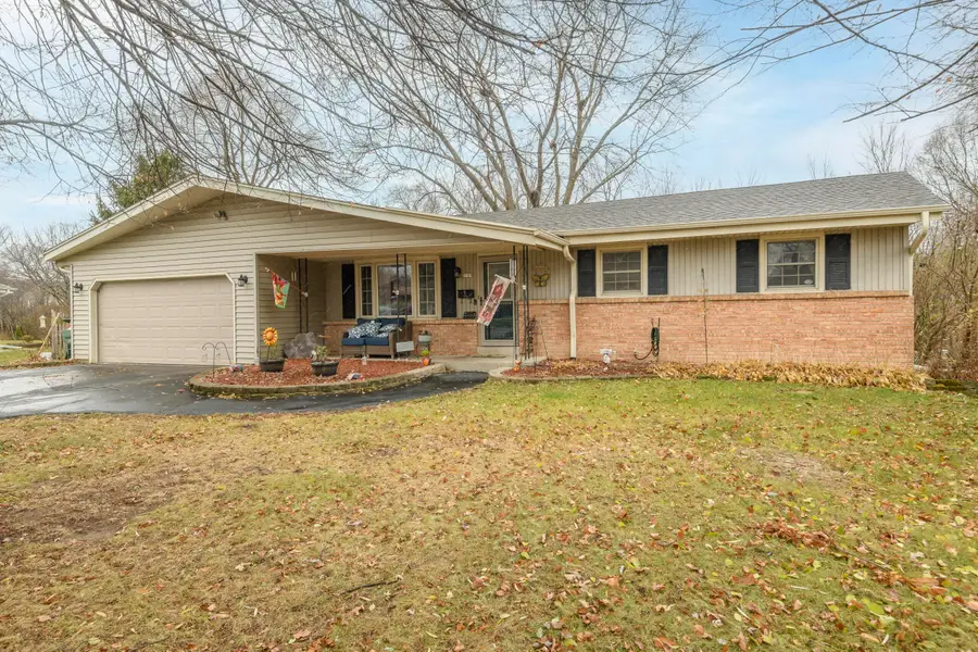 5107 Russell Ct E, Greendale, WI 53129 - Image #3