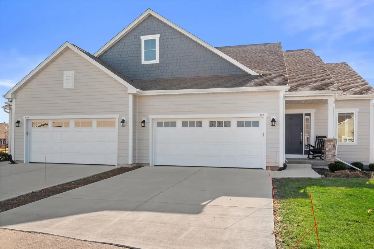 807 Bridlewood Dr, Hartford, WI 53027 - Image #1