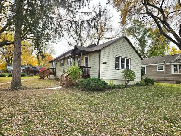 23305 82nd St, Salem Lakes, WI 53168