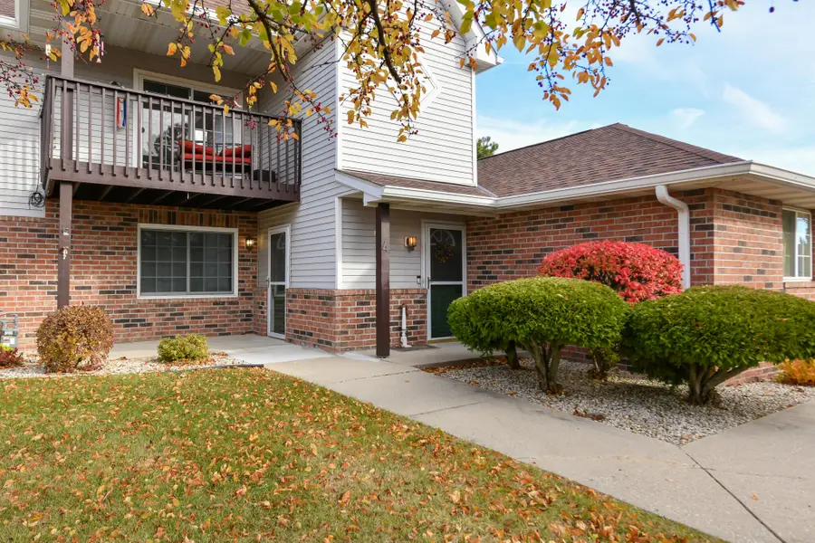 170 W Aspen Ct, Oak Creek, WI 53154 - Image #2