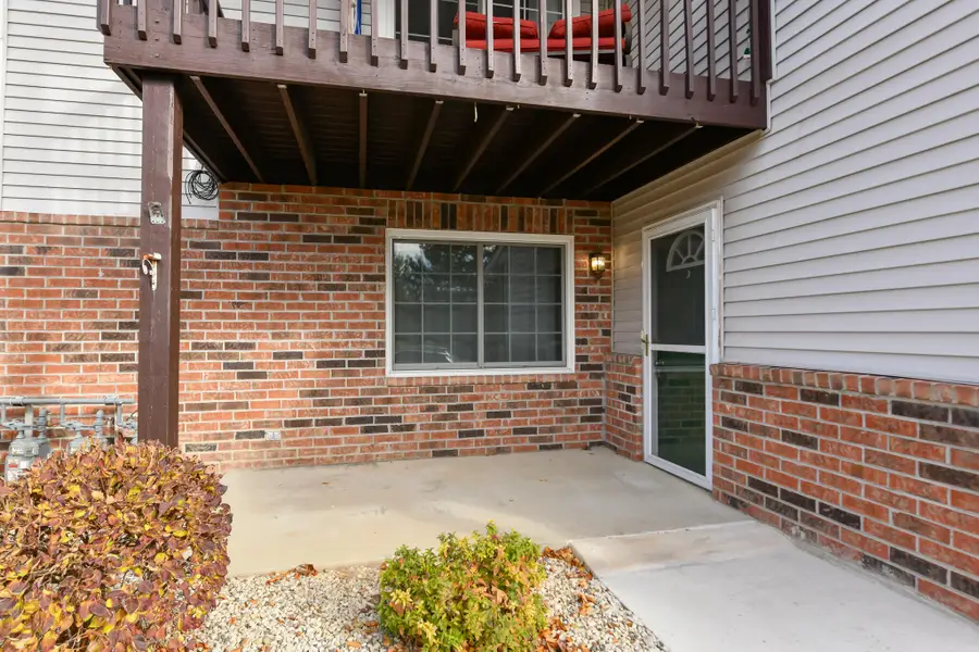170 W Aspen Ct, Oak Creek, WI 53154 - Image #3