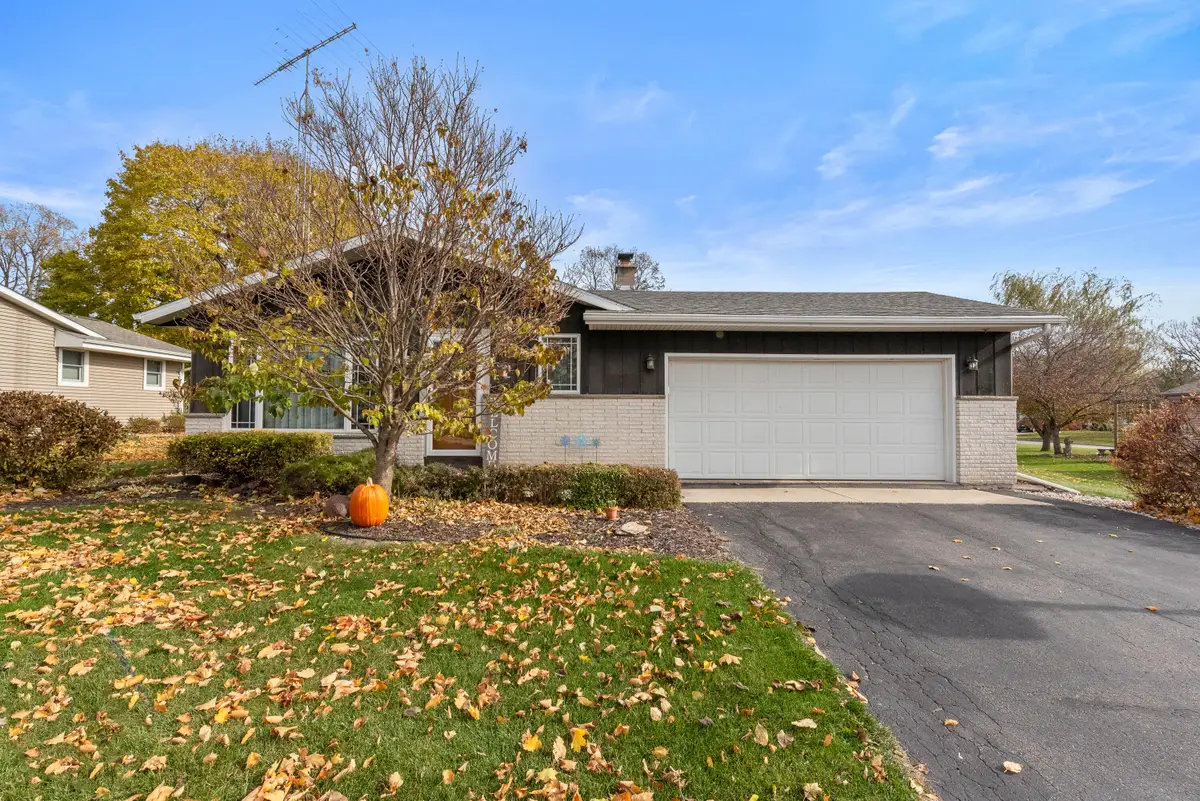 233 Theresa Ln, Theresa, WI 53091 - Image #1