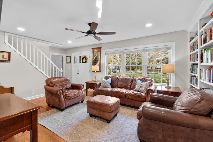 1627 W Fiesta Ln, Mequon, WI 53092 - Image #2