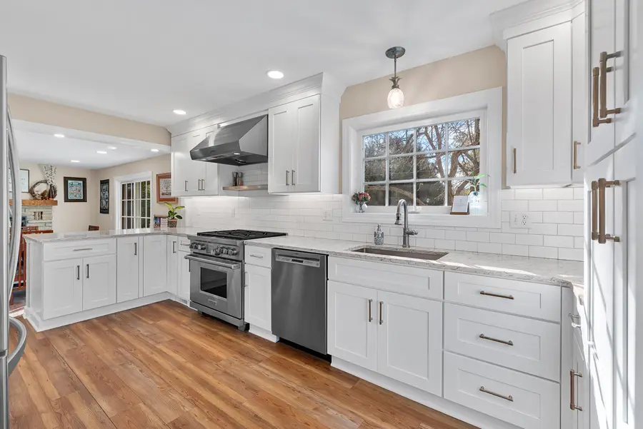 1627 W Fiesta Ln, Mequon, WI 53092 - Image #3