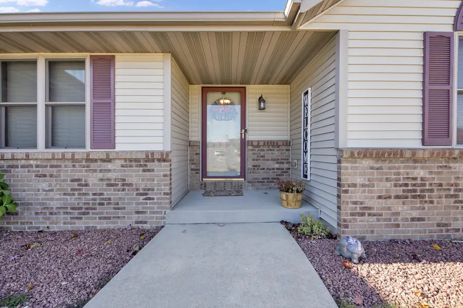 329 Northview Trl, Hartford, WI 53027 - Image #3