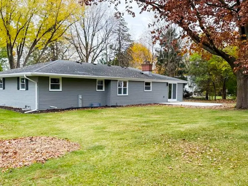 N33W22065 Hill N Dale Cir, Pewaukee, WI 53072 - Image #3