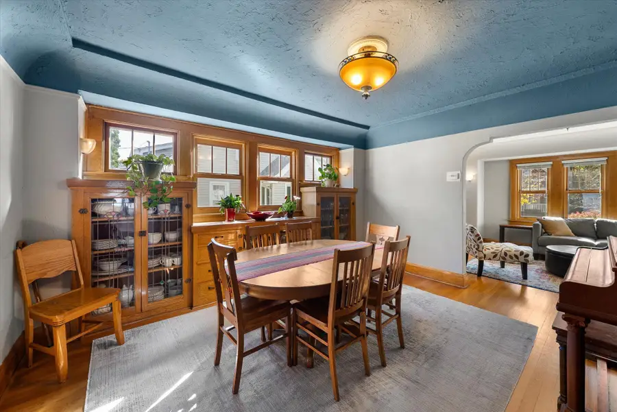 6742 Hillside Ln, Wauwatosa, WI 53213 - Image #3