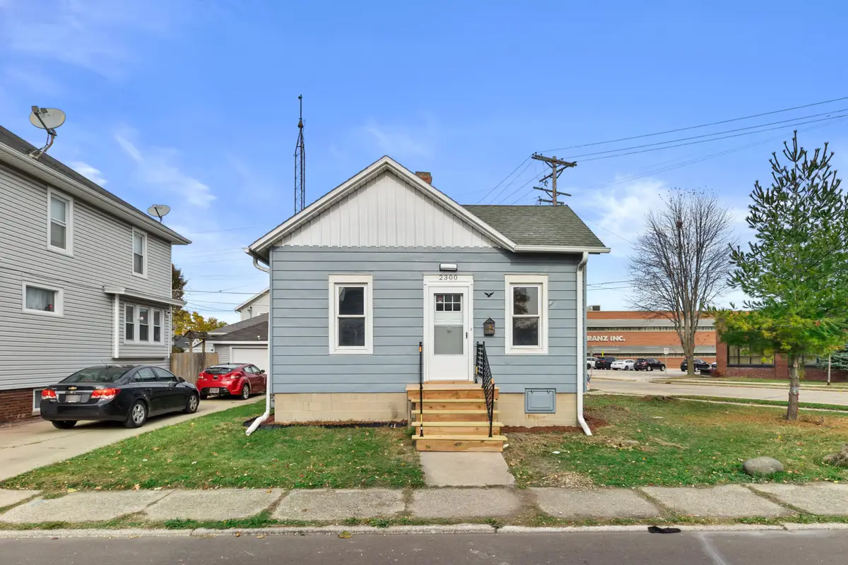 2300 Victoria Dr, Racine, WI 53403 - Image #1