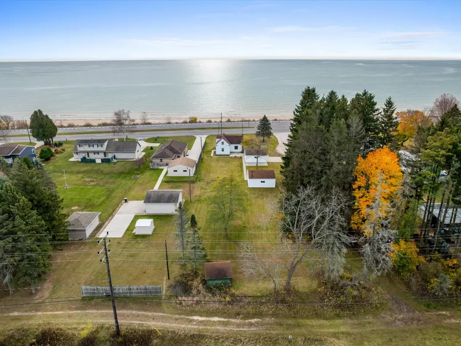 2940 Memorial Dr, Two Rivers, WI 54241 - Image #2