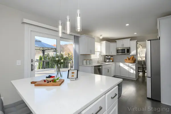 2811 Comanche Ct S, Waukesha, WI 53188