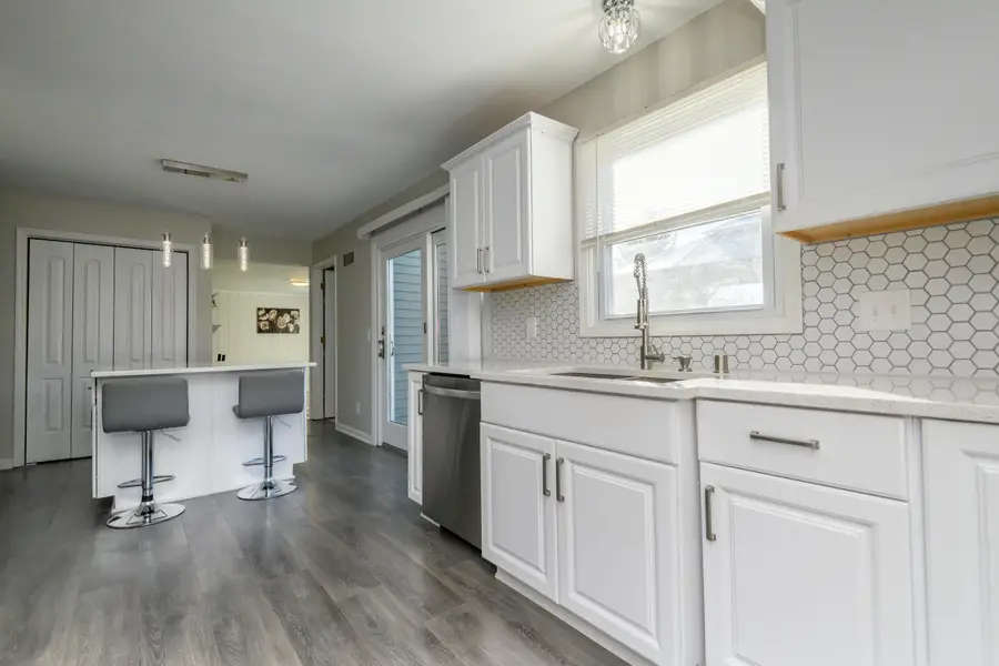 2811 Comanche Ct S, Waukesha, WI 53188 - Image #3