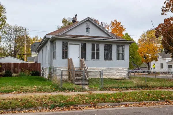 1027 6th St S, La Crosse, WI 54601