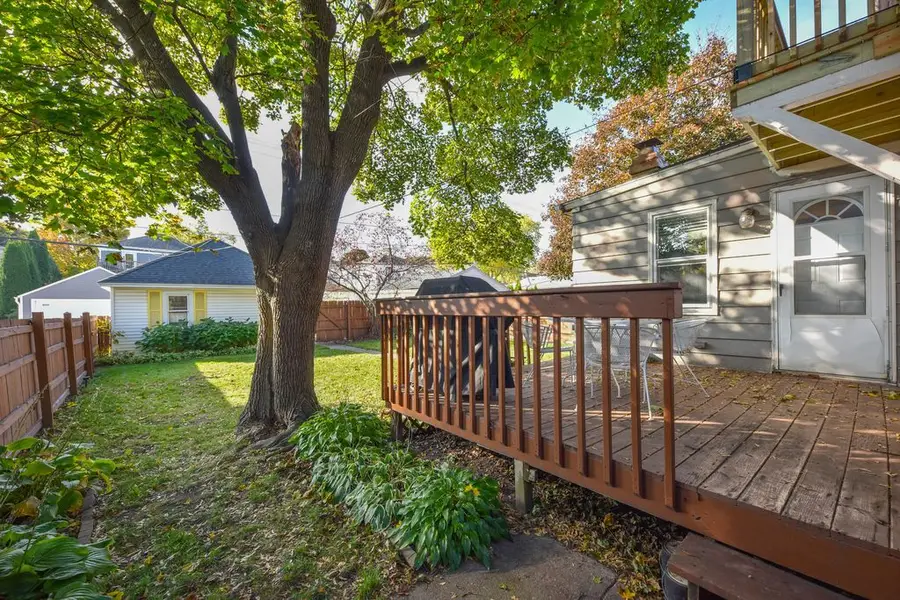 8025 W Lorraine Pl, Milwaukee, WI 53222 - Image #3