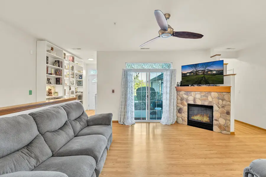 4834 W Maple Leaf Cir, Greenfield, WI 53220 - Image #2