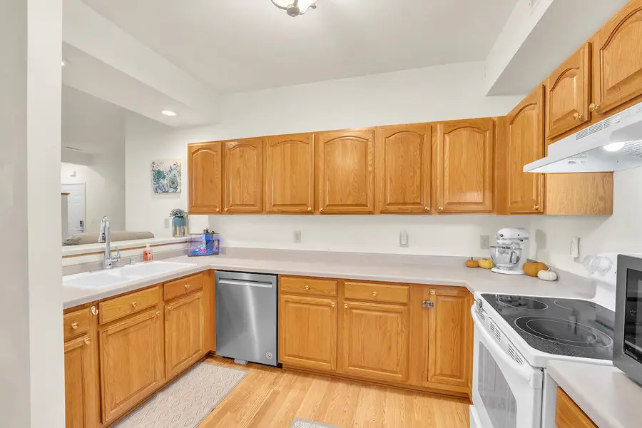 4834 W Maple Leaf Cir, Greenfield, WI 53220 - Image #3