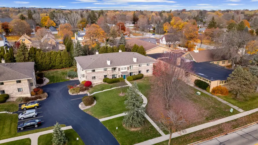 116 E Freistadt Rd, Thiensville, WI 53092 - Image #2