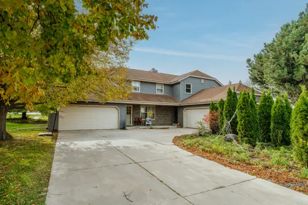 1729 Stardust Dr, Waukesha, WI 53186