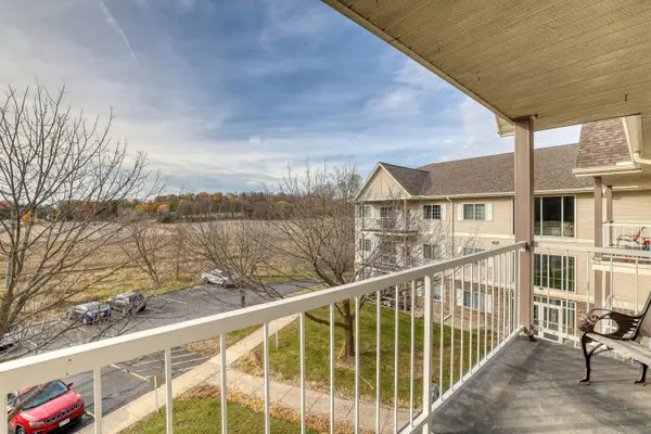 140 W Commerce Blvd, Slinger, WI 53086