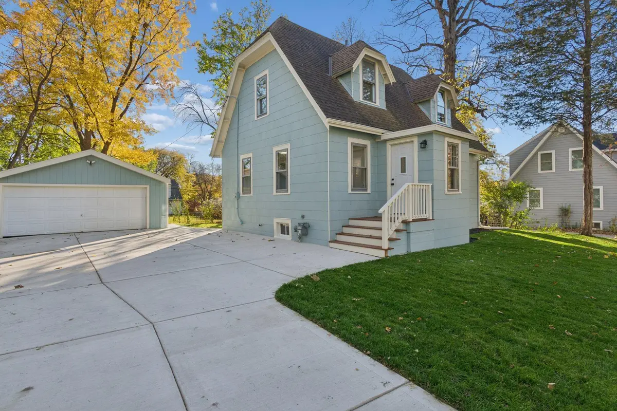 10121 W Bungalow Pkwy, Milwaukee, WI 53214 - Image #1