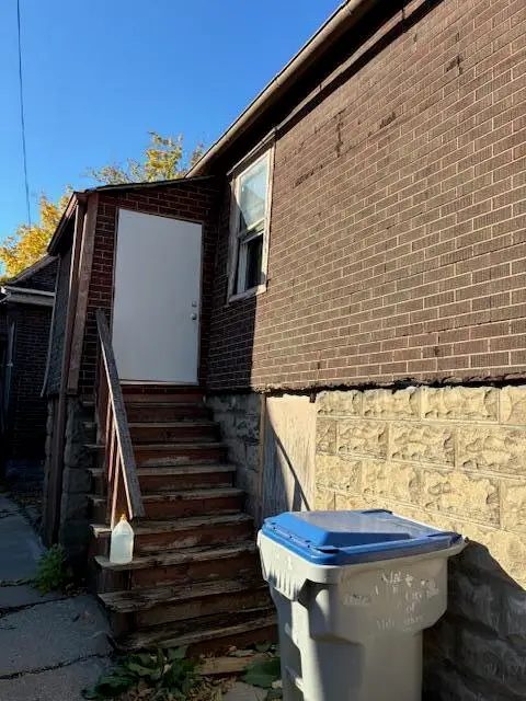 712 S 37th St, Milwaukee, WI 53215 - Image #2