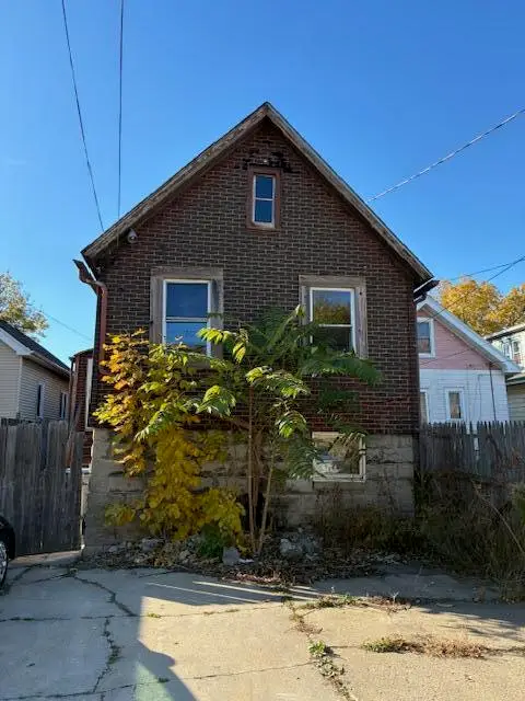 712 S 37th St, Milwaukee, WI 53215 - Image #3