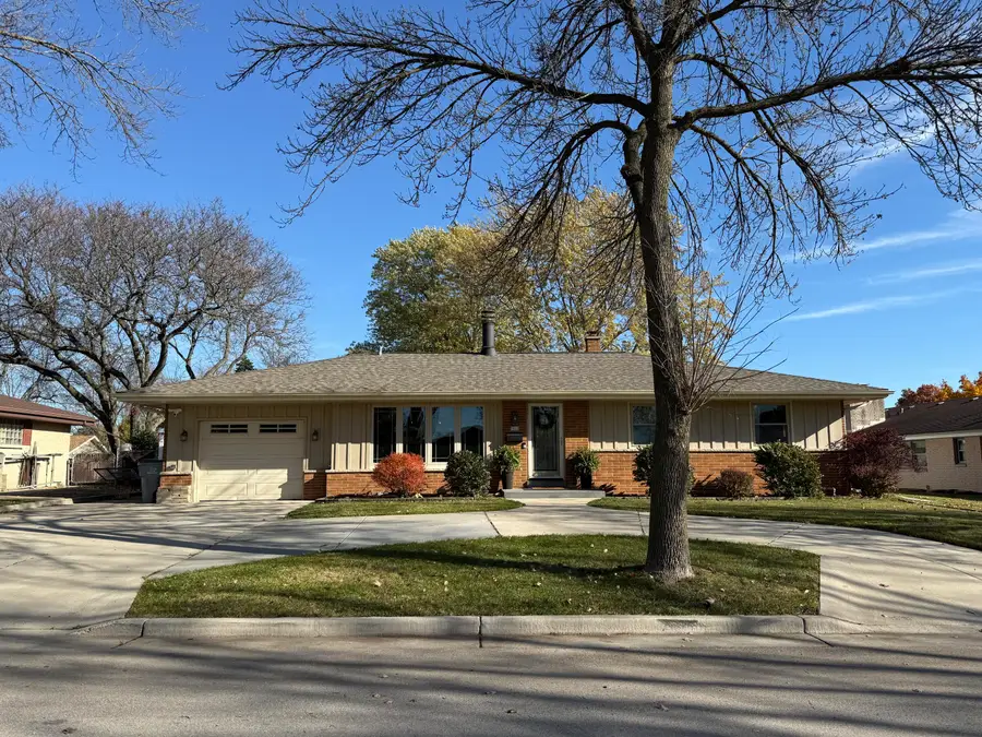 5400 S 22nd Pl, Milwaukee, WI 53221 - Image #2