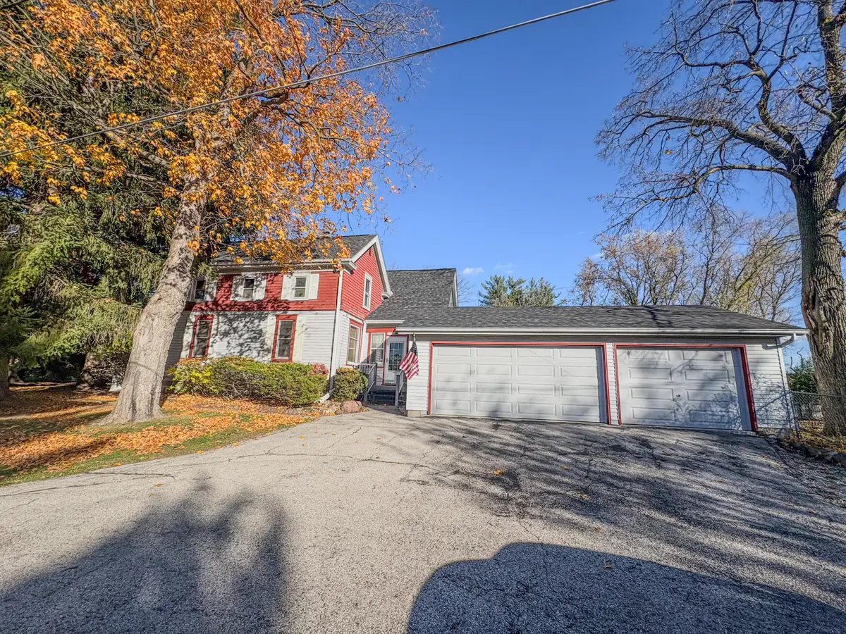 13065 W Appleblossom Ln, New Berlin, WI 53151 - Image #1