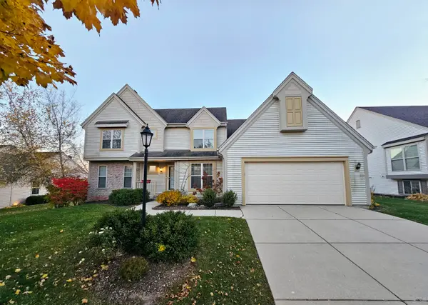 923 River Park Dr, Waukesha, WI 53189