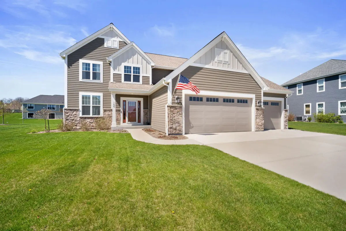 155 Mullberry Ln, Grafton, WI 53024 - Image #1