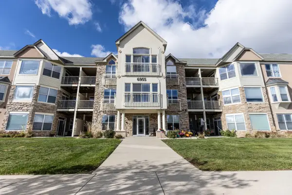 6955 S Riverwood Blvd, Franklin, WI 53132