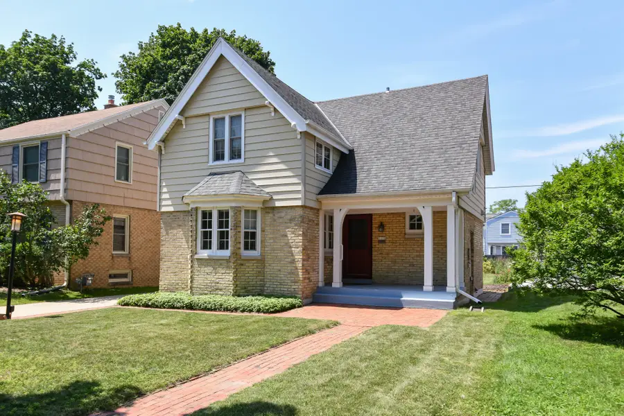 5159 N Santa Monica Blvd, Whitefish Bay, WI 53217 - Image #2