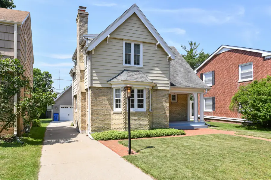 5159 N Santa Monica Blvd, Whitefish Bay, WI 53217 - Image #3