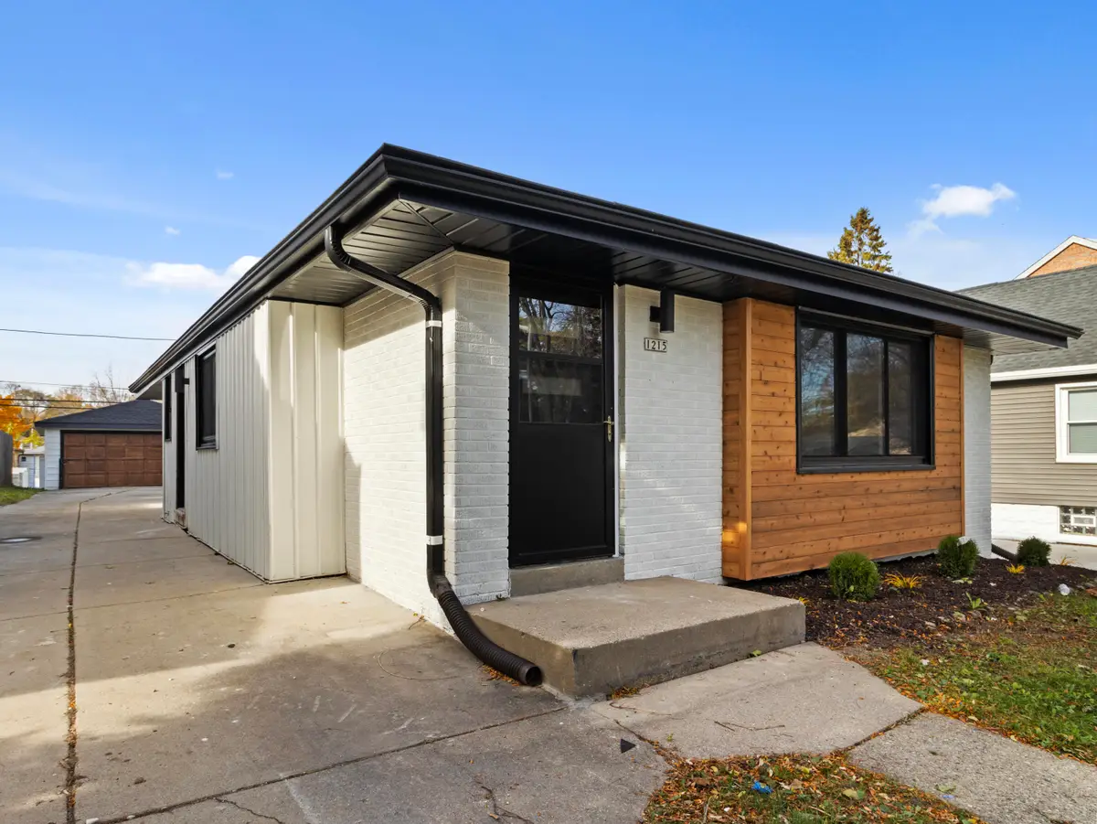 1215 S 91st St, West Allis, WI 53214 - Image #1