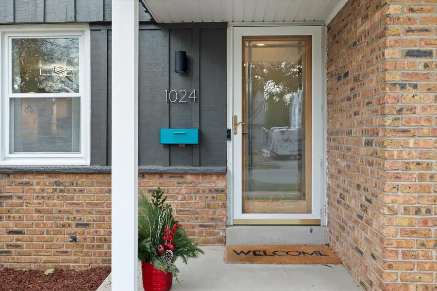 1024 E Colfax Pl, Whitefish Bay, WI 53217 - Image #2