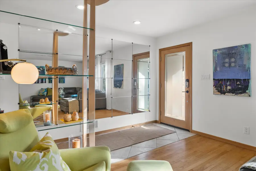 1024 E Colfax Pl, Whitefish Bay, WI 53217 - Image #3