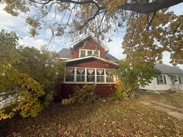 2220 75th St, Kenosha, WI 53143