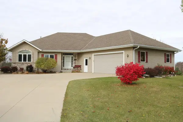 5220 High Ridge Trl, Trenton, WI 53095