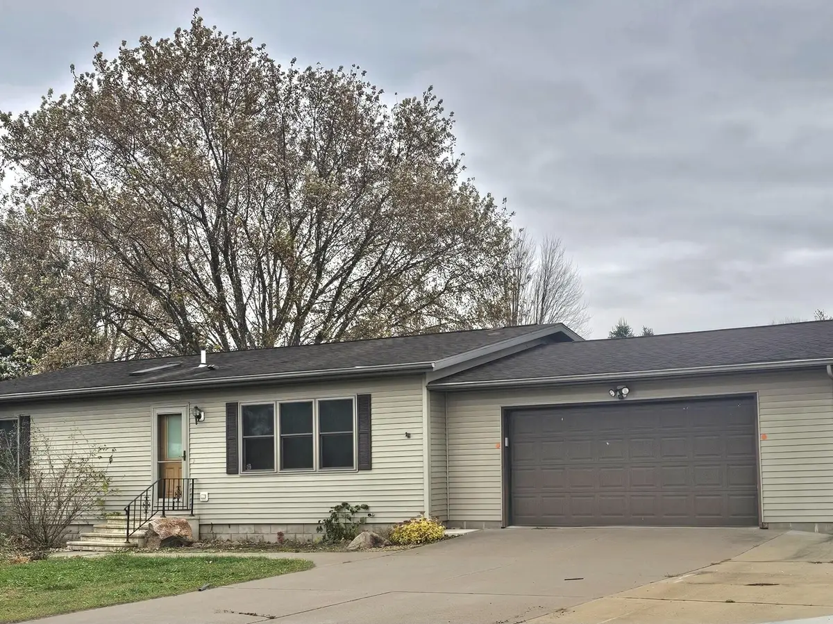 215 Sarah Cir, Rockland, WI 54653 - Image #1